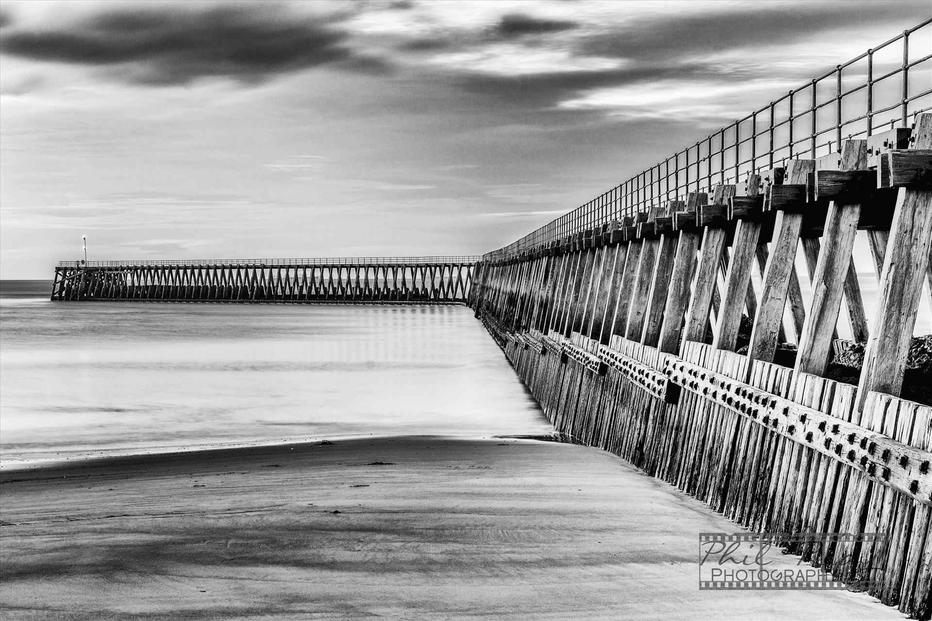 Blyth pier -  by philreay