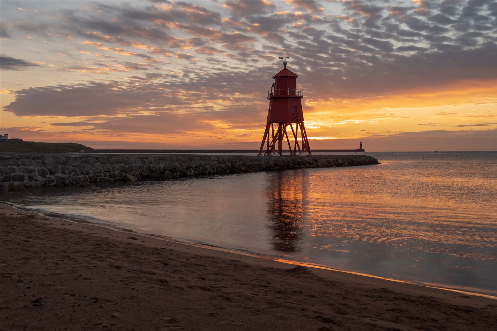 Herd Groyne lighthouse, South Shields at sunrise -  by philreay
