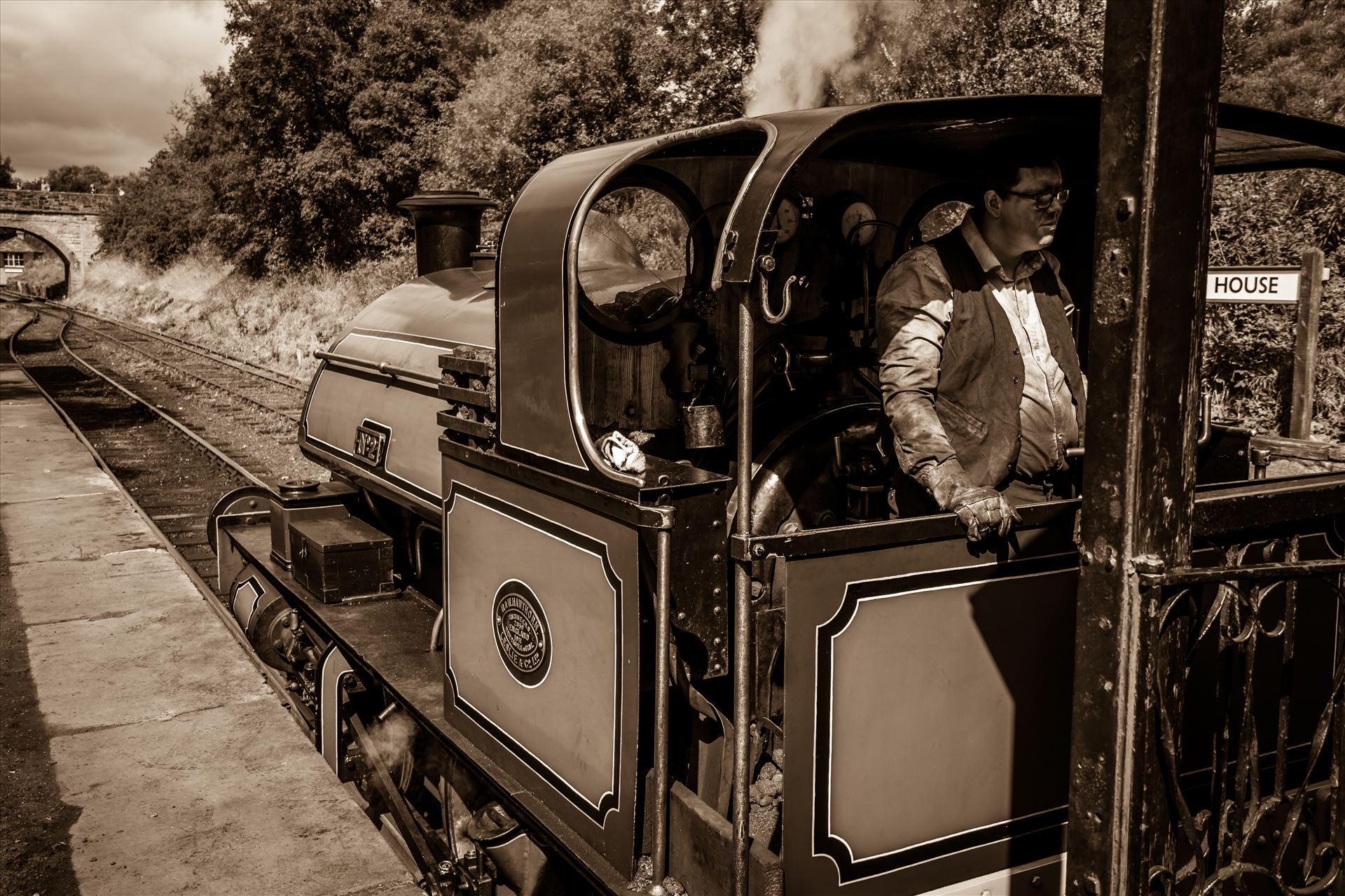 Steam train at Tanfield railway -  by philreay