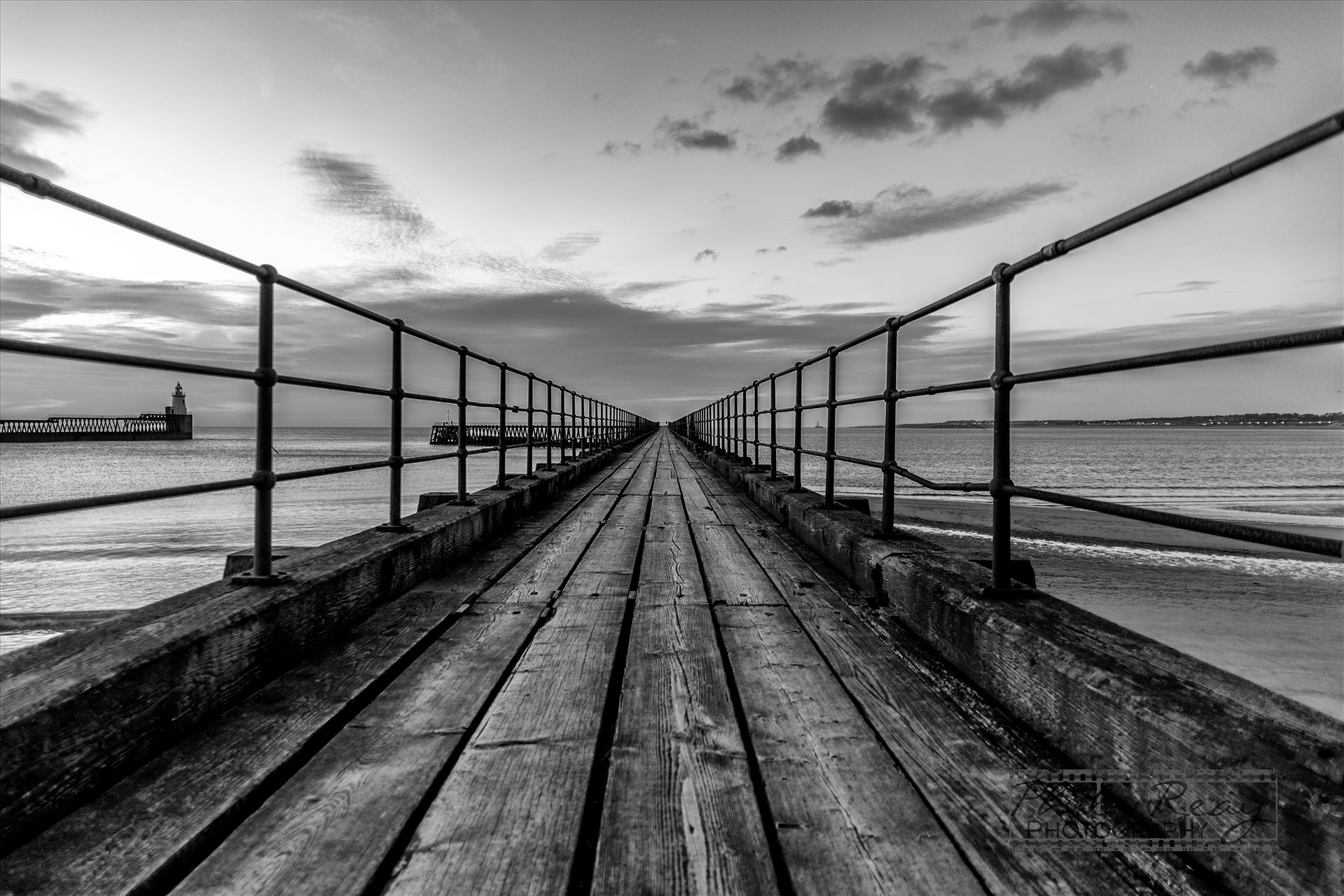 Blyth pier -  by philreay