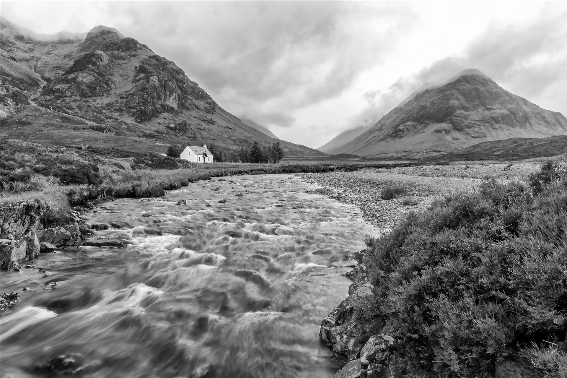 Lagangarbh hut - This hut is owned by the Scottish Mountaineering Club & sits at the base of Buachaille Etive Mor. by philreay