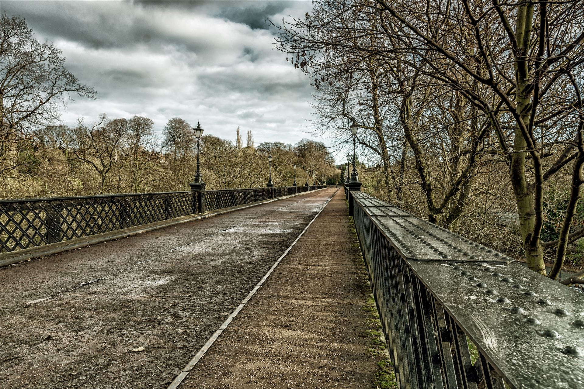 Armstrong BridgeArmstrong Bridge was unique in its time, as it was designed to overcome subsidence problems arising from local mining in the Ouseburn Valley and Jesmond Dene. It crosses the River Ouseburn and connects the Newcastle suburbs of Heaton and Jesmond.