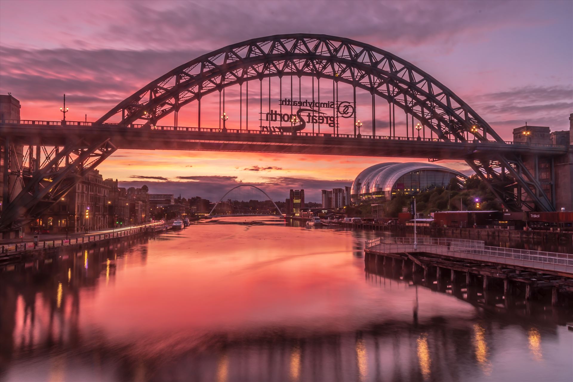Long exposure sunrise on the Tyne -  by philreay