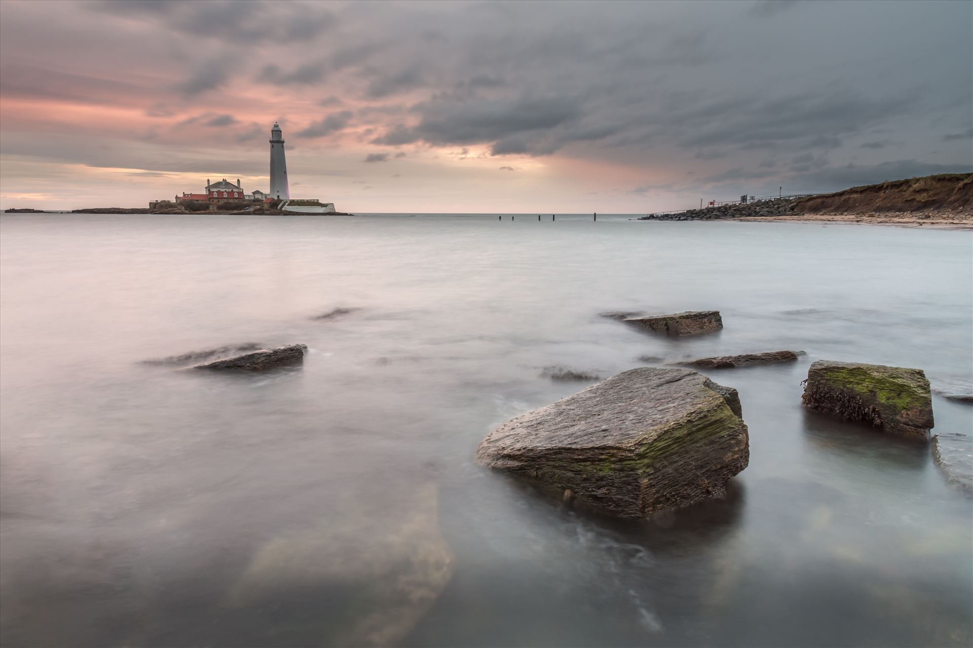 St Mary`s lighthouse, Whitley Bay - The Lighthouse, completed in 1898 on a hazardous coast for shipping, remained operational until 1984 when it was superseded by modern navigational techniques. Since then the Lighthouse has been operated as a visitor centre. by philreay