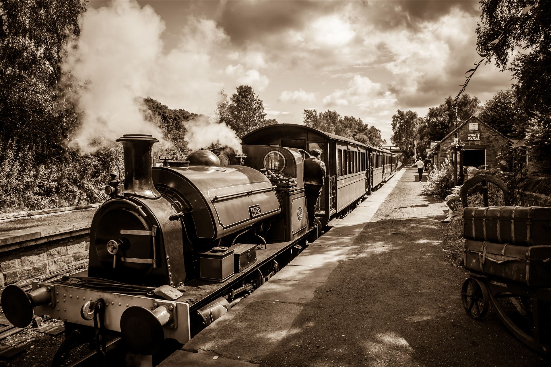 Steam train at Tanfield railway -  by philreay