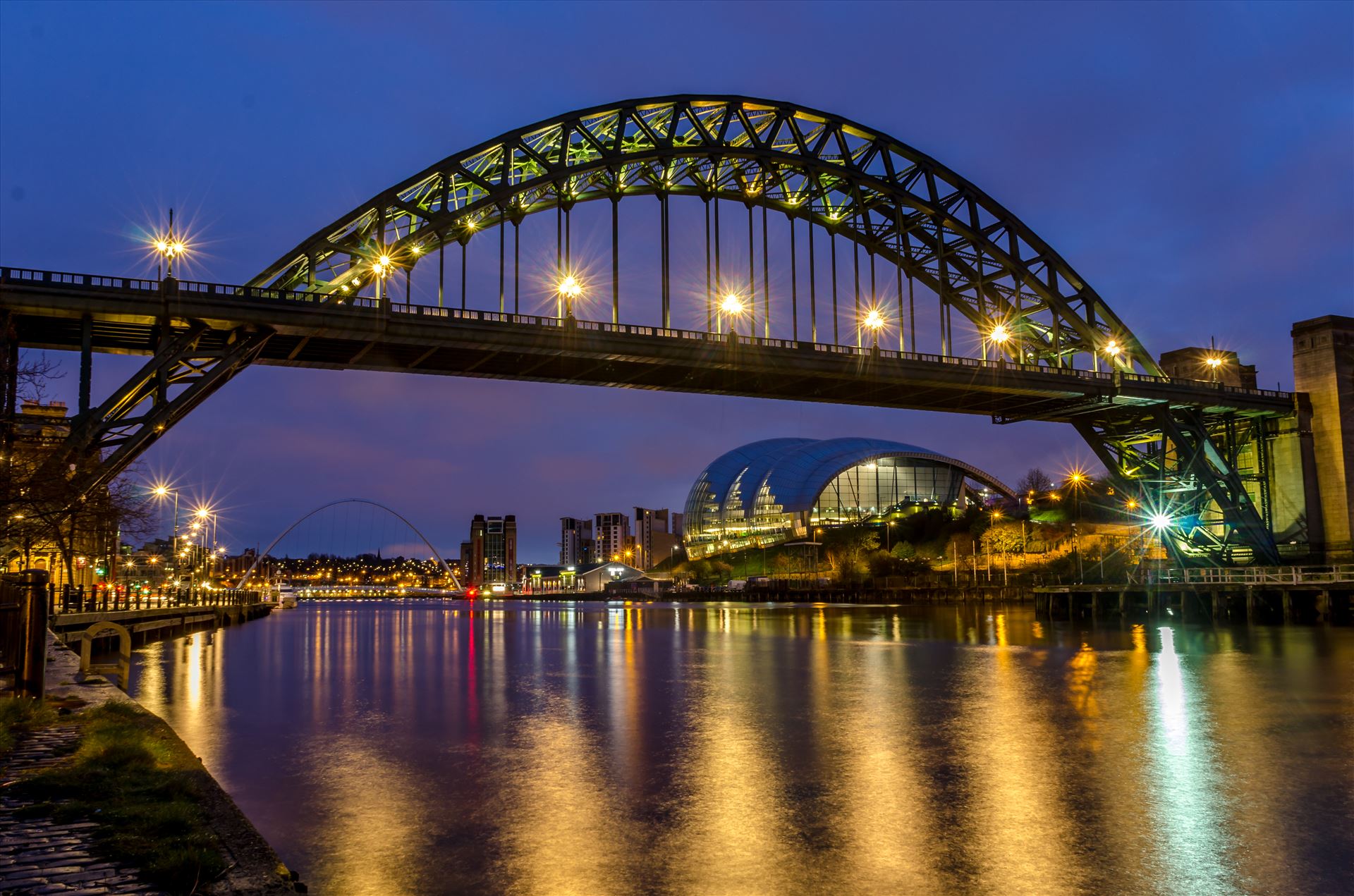 The Tyne at night -  by philreay