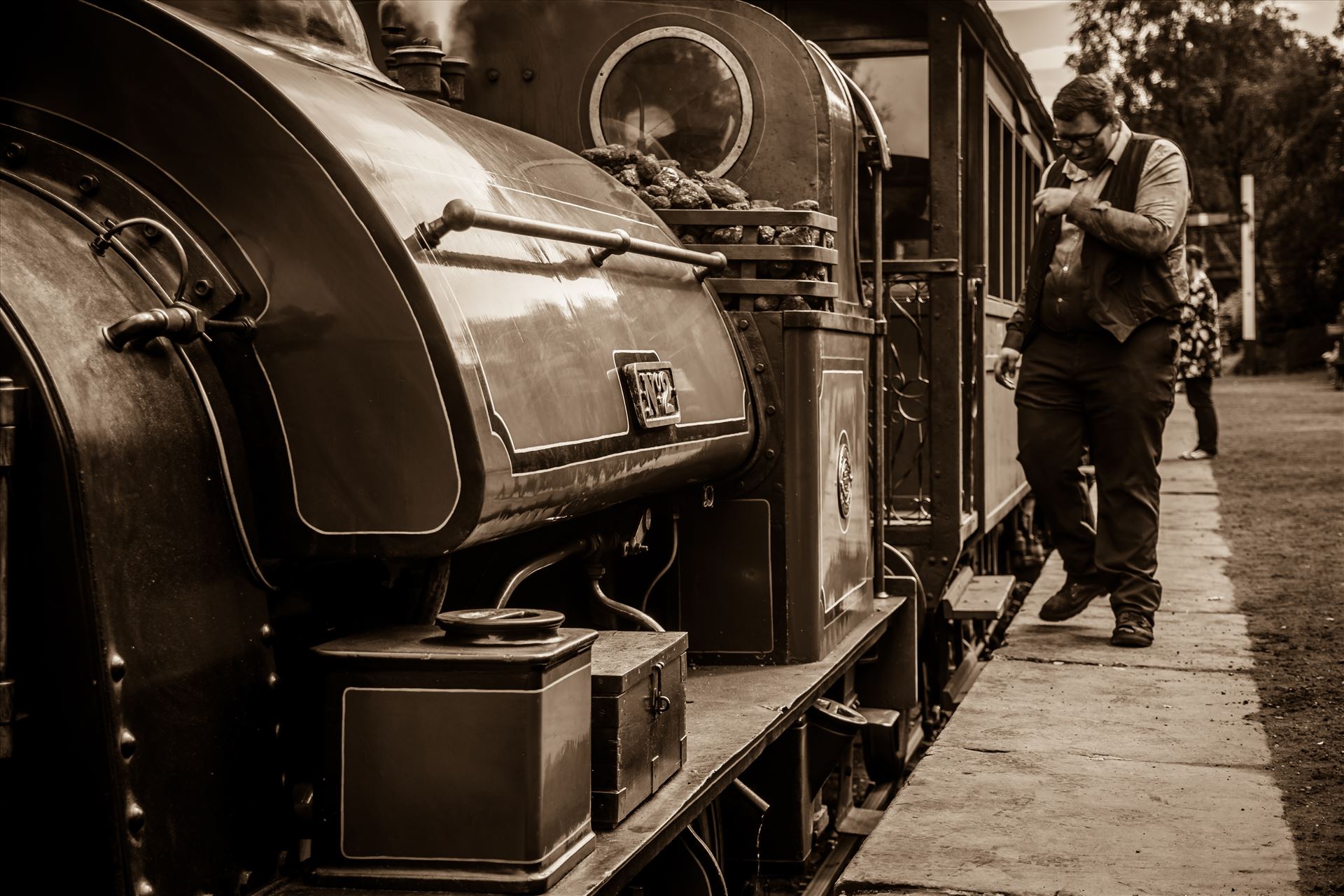 Steam train at Tanfield railway -  by philreay