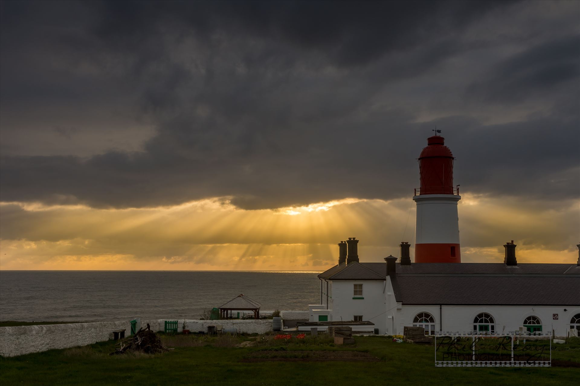 Souter lighthouse -  by philreay
