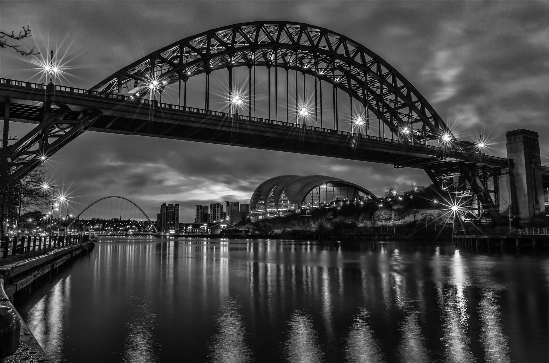 Tyne Bridge, Newcastle -  by philreay