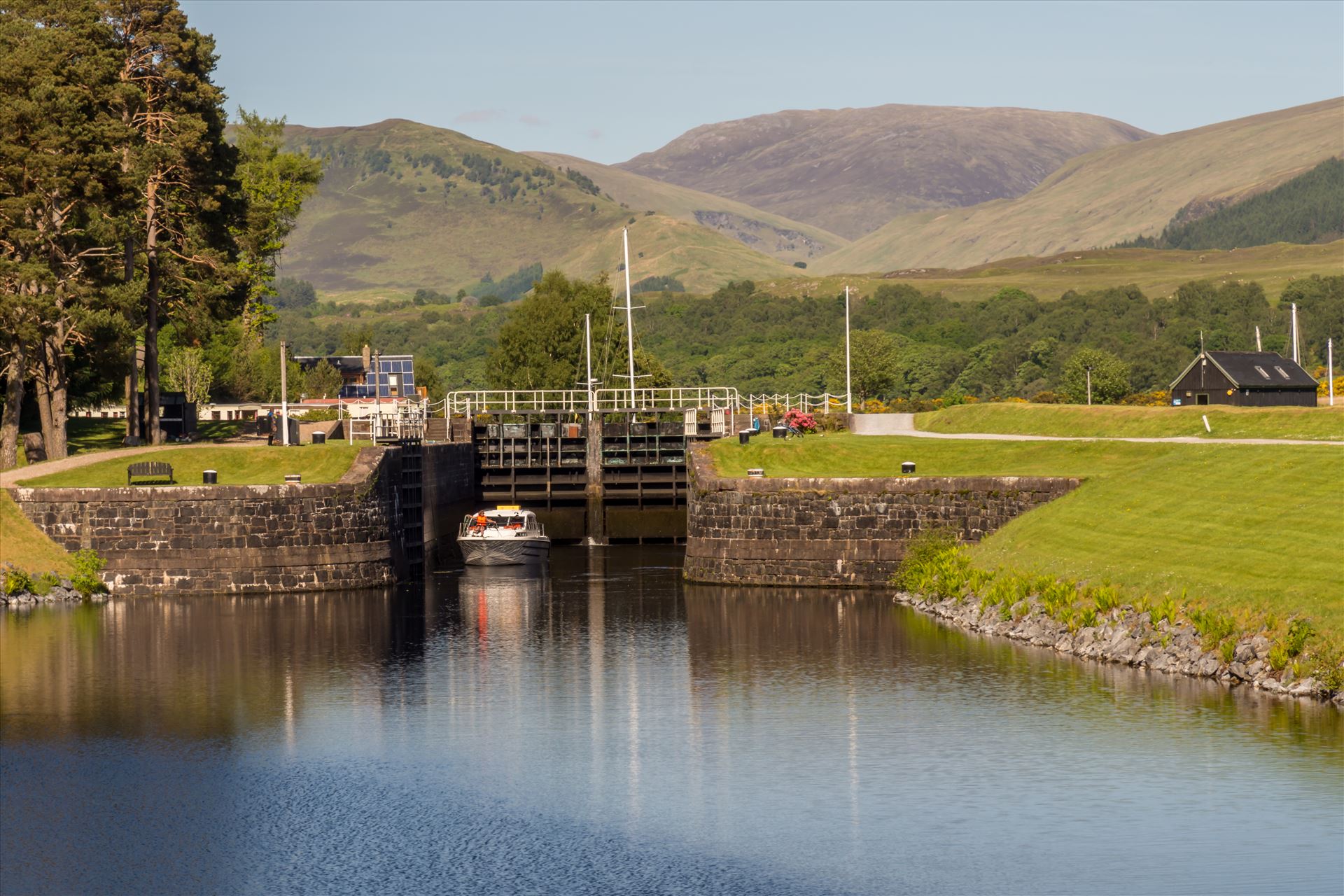 Gairlochy locks -  by philreay