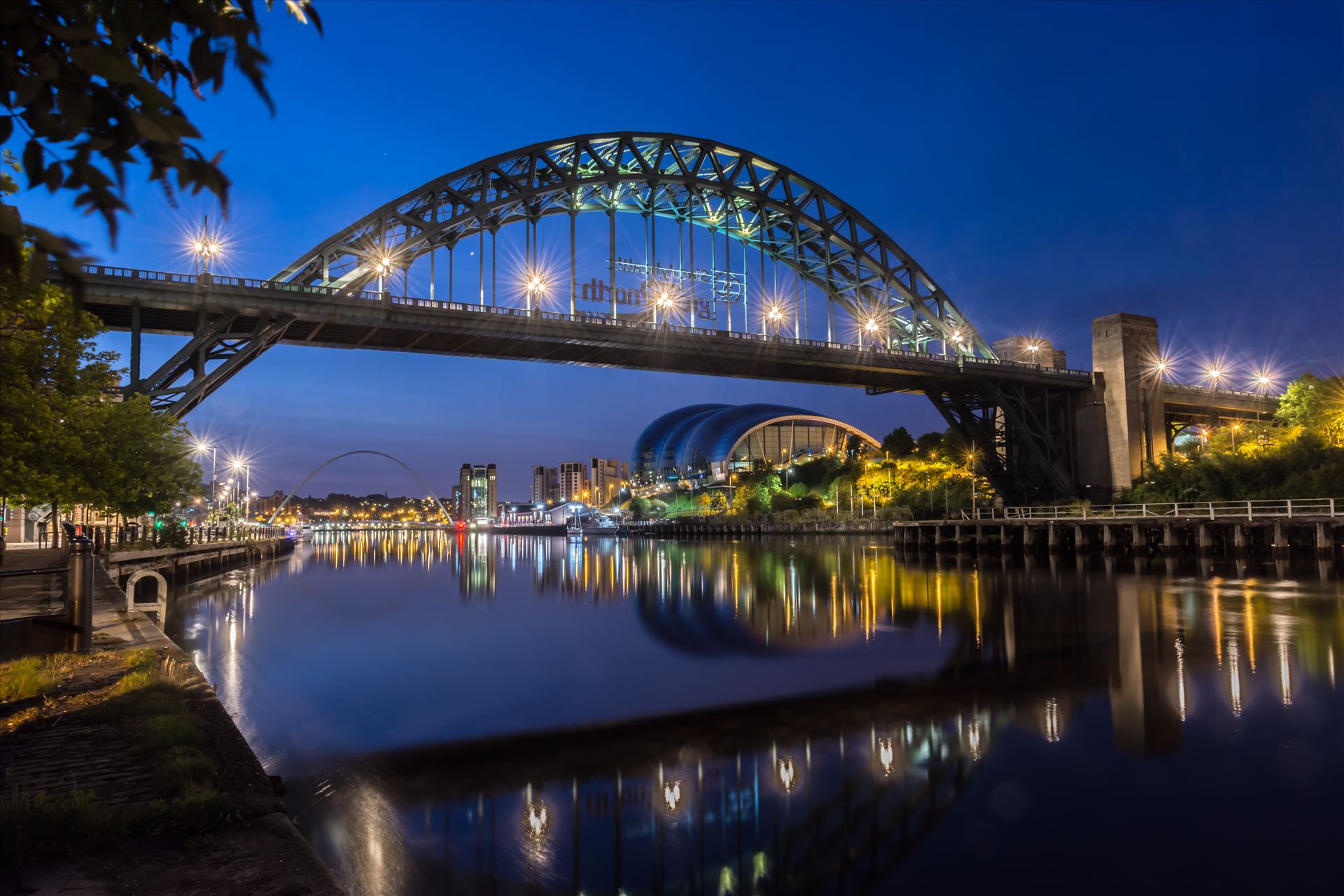 The Tyne at night -  by philreay