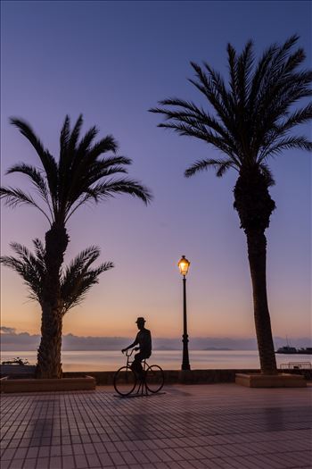 Cycling at sunrise - 