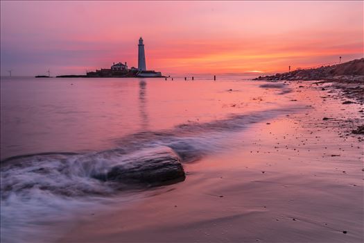 Sunrise at St Mary`s lighthouse & island, Whitley Bay 004 - 