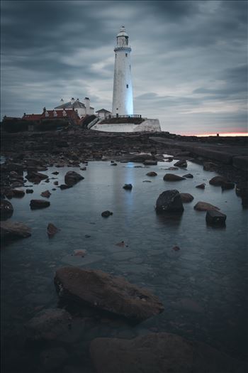 St Mary`s Island & lighthouse - St Mary`s lighthouse stands on a small rocky tidal island is linked to the mainland by a short concrete causeway which is submerged at high tide. The lighthouse was built in 1898 & was decommissioned in 1984, 2 years after becoming automatic.