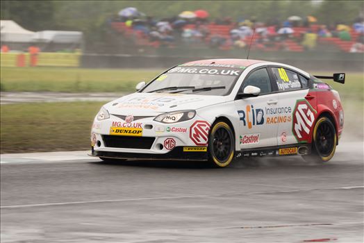 Preview of British Touring Car Championship at Croft circuit 32